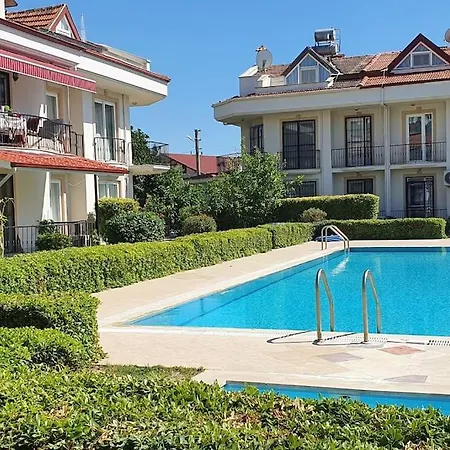 Fethiyede Havuzlu Sitede Kiralik Tatil Evi